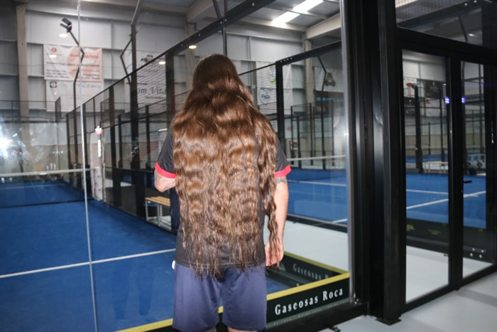 Adrian, más de un metro de melena (1)