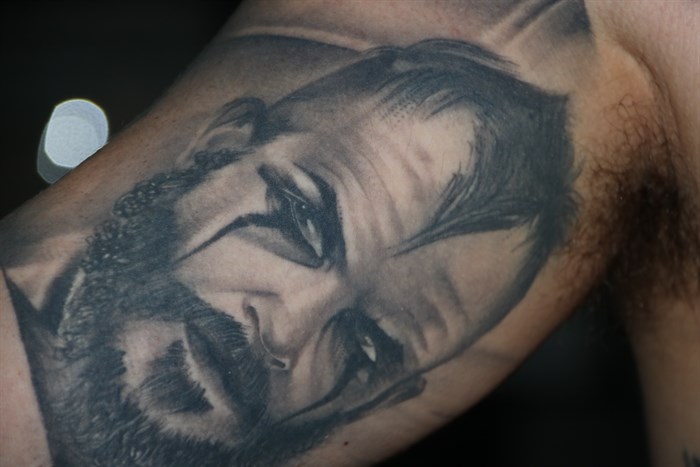 Adrian, más de un metro de melena (5)