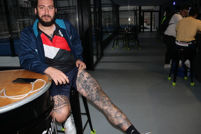 Adrian, más de un metro de melena (10)