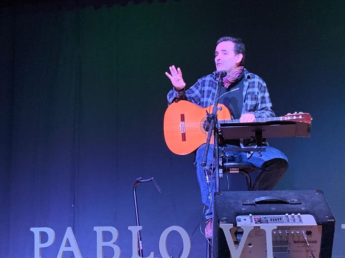 Celebración del 25 aniversario de Escuela Familias en el colewgio Pablo VI con la actuación de Luis Guitarra (7)