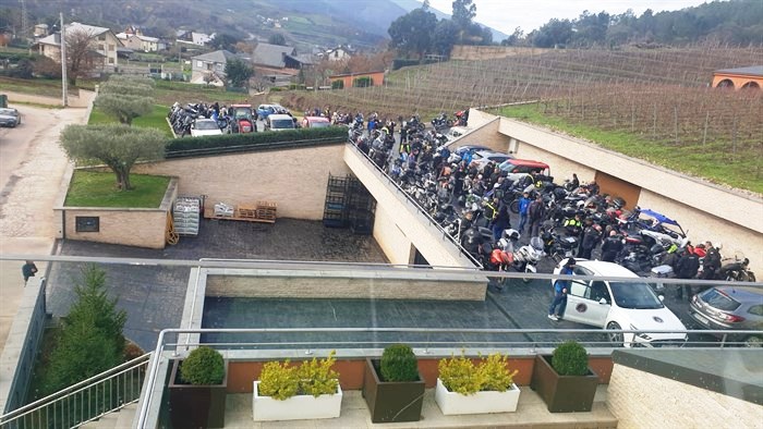 Motoxeada en Adega Roandi