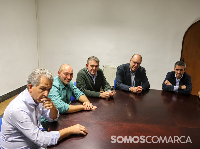 somoscomarca_230926_barco_viloira_política_luismenos_sedeediputción_pizarra_reunion_alcaldes_0001