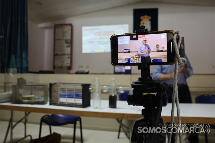 somoscomarca_202331007_vilamartin_apicultores_charla_velutina_josemanuelseijo_armandorodriguezlosada (4)