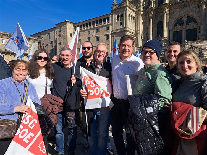 somoscomarca_240202_santiago_manifestacion_psoe_tino_gudiña_raquelmaria (1)