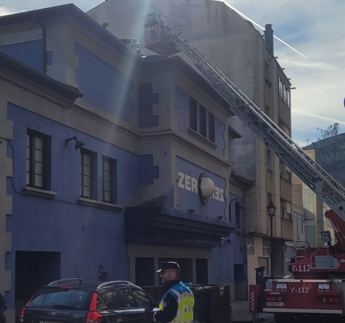 somoscomarca_240213_obarco_rescate_perro_avenidaestacion_bomberos (2)