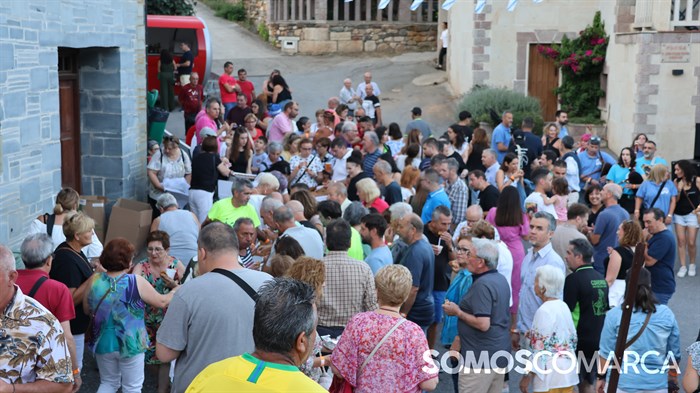 somoscomarca_240802_vilamartin_covas_apequena_nitapregonera 2002