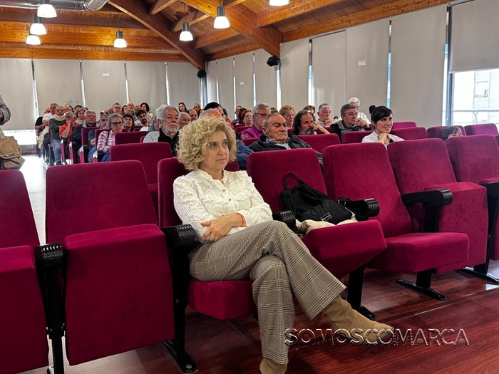 somoscomarca_20250506_obarco_multiusos_presnetacion_historiasdodeporte_julioperezveiga197