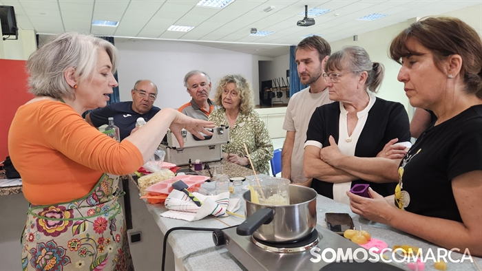 somoscomarca_20250607_vilamartin_asociacionapicultores_taller_velasceraabeja (8)