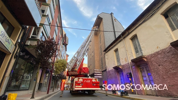 somoscomarca_20250805_concellodeobarco_avispavelutina_nido_eulogiofernandez_bomberos (3)