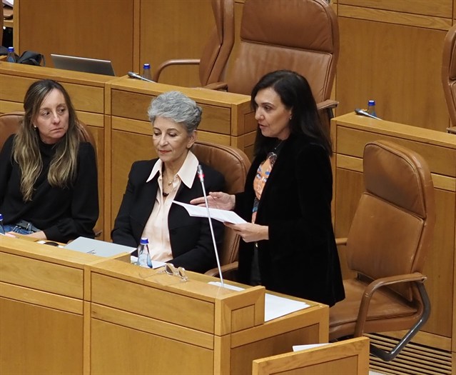 somoscomarca_20251105_santiago_parlamento_debate_hospitalvaldeorras1954