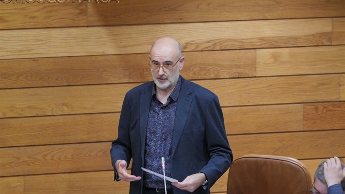 somoscomarca_20251105_santiago_parlamento_debate_hospitalvaldeorras1956