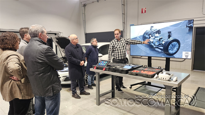 somoscomarca_20260116_obarco_ieslauroolmo_automocion_aulahibridovirtual_eladiosantos (2)