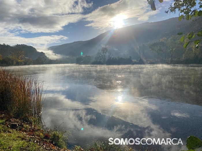 somoscomarca_primavera_reflejosagua_niebla