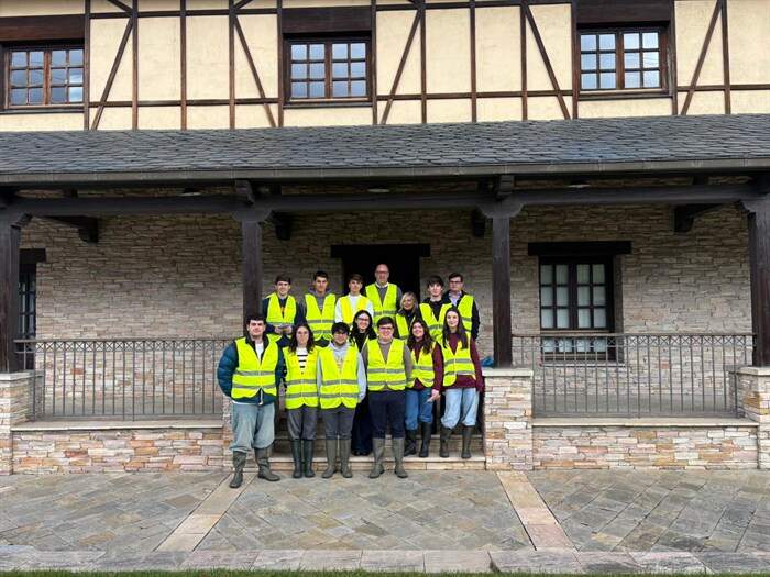 somoscomarca_202600409_carballeda_visita_ingenieros_clusterpizarra3301