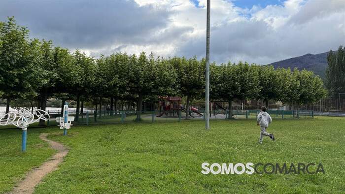 somoscomarca_arua_oaguillon_paseo_niñocorriendo_señoresmayores_lluvia661