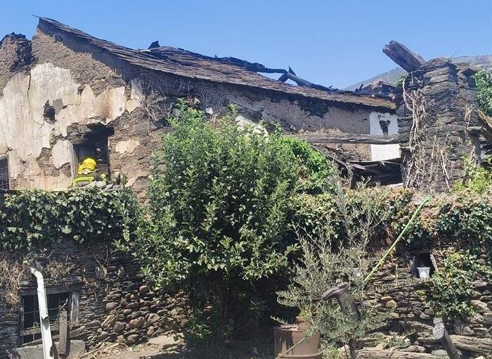 somoscomarca_arua_incendio_callecantalarana_palleirajpeg (2)