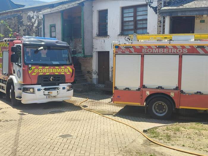 somoscomarca_arua_incendio_callecantalarana_palleirajpeg (4)