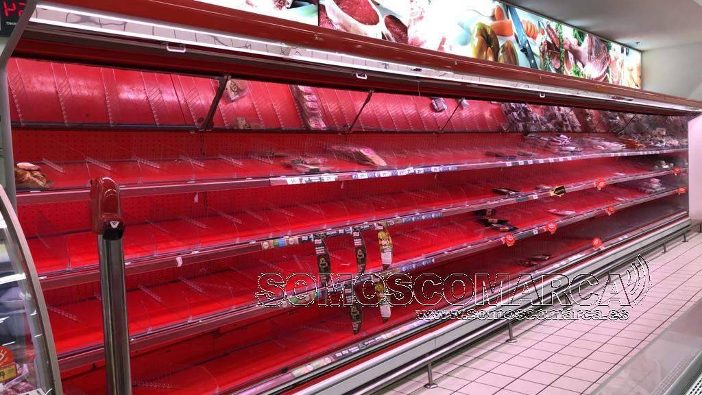 Estantería vacia de un supermercado