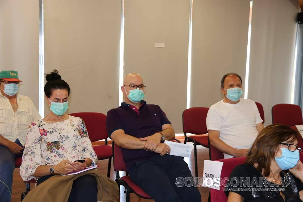 Eduardo Ojea, el candidato a las autonómicas y Mayte López su pareja acompañaron a Santos en su toma de posesión