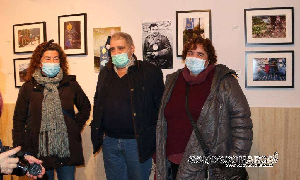 Los hijos de Ramón en la exposición de fotografia en el Centro Cultural Avenida de A Rúa
