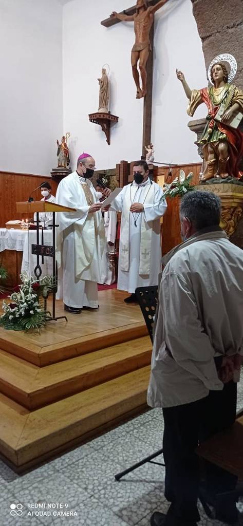 El obispo de Astorga, junto con el párroco en la entronización de San Pancracio